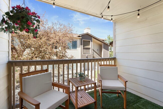 Building Photo - Best 2 Bed, 2 Bath Condo in Willow Ranch.