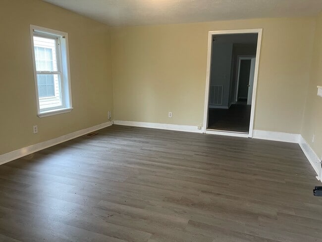 Building Photo - 423 E Castle St