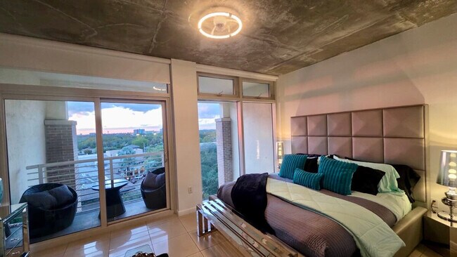 Building Photo - 139 NE 32nd St