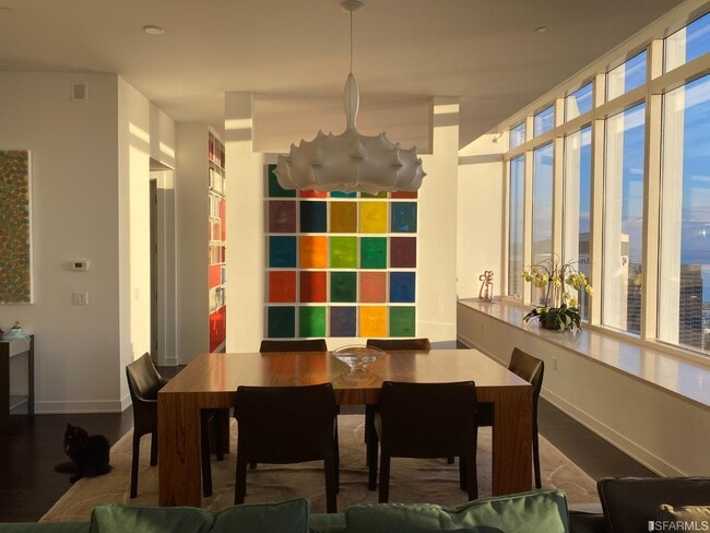 Building Photo - 301 Mission St