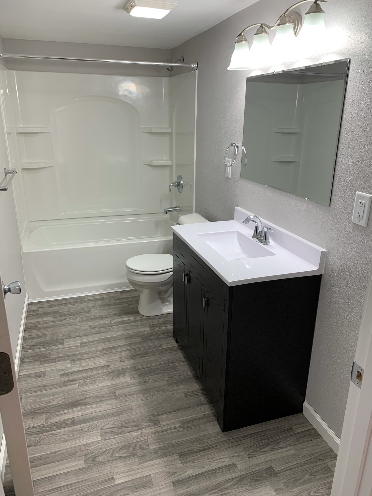 Downstairs Bathroom - 424 12th Ave S