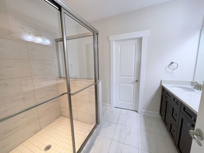 Building Photo - 4BR/3BA 2 story townhome in South Tampa/Pl...