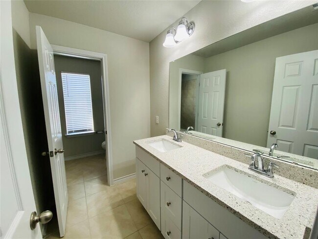 Building Photo - 708 Aliso Trail