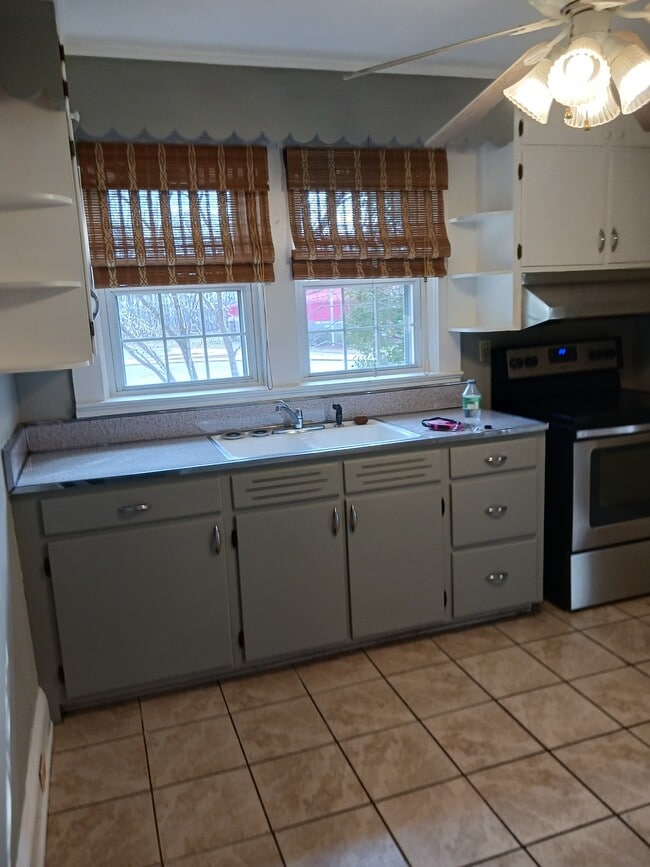 Building Photo - 671 Park Ave