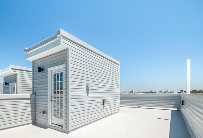 Building Photo - 2336 N Mascher St