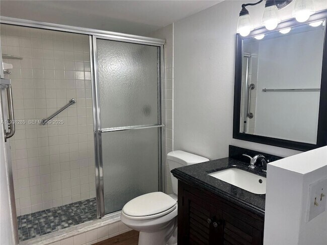 Building Photo - 625 Oaks Dr