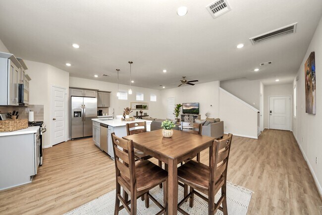 Building Photo - 14967 Eagle Feather Dr