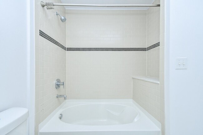 Building Photo - 5925 Almeda Rd