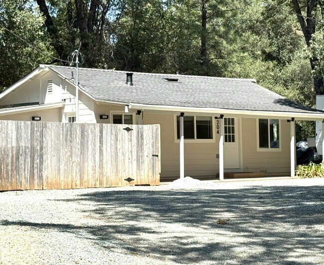 Building Photo - 204 Lambert Ln