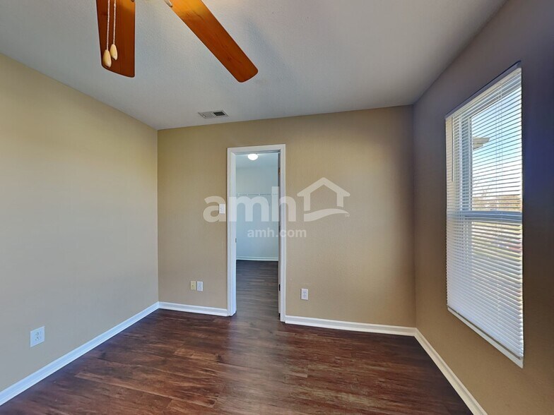 Building Photo - 7927 Newhall Way