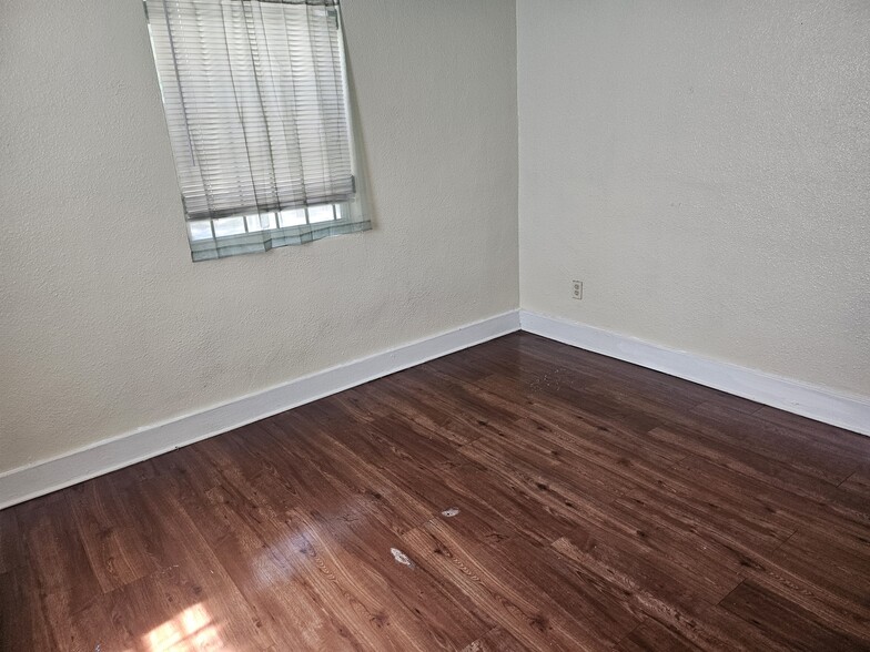 Building Photo - 2113 Mount Herman St