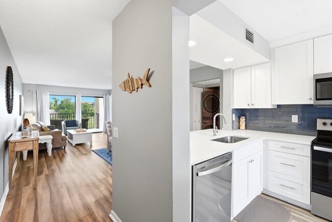 Building Photo - 6105 Palma Del Mar Blvd S
