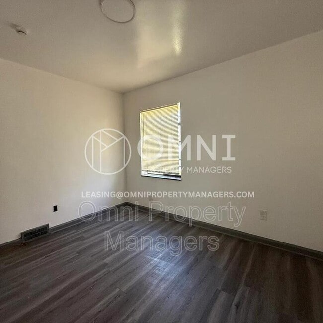 Building Photo - 9747 Somerset Ave
