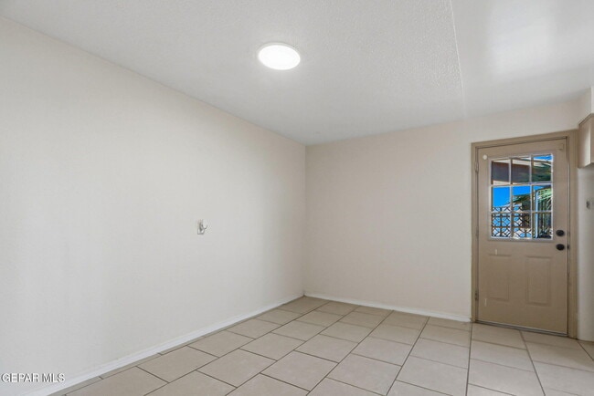 Building Photo - 1105 N Clark Dr