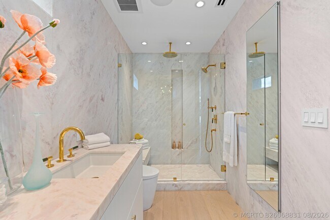 Building Photo - 255 Royal Poinciana Way