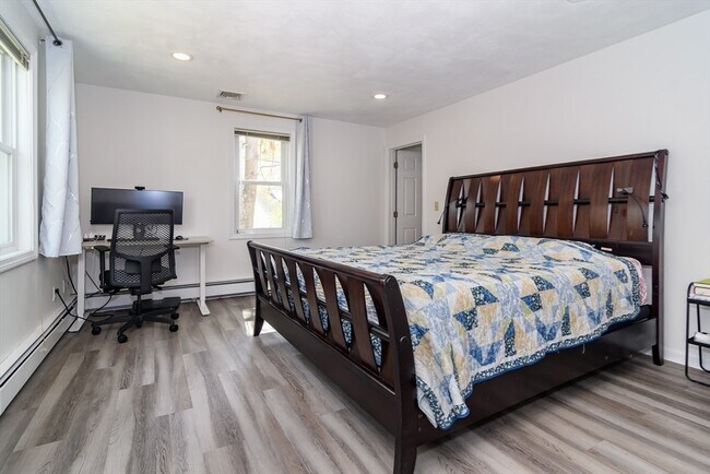 Building Photo - 24 Homeward Ln