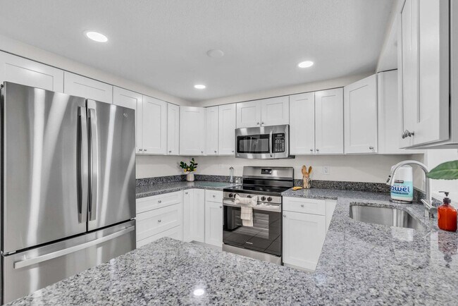Building Photo - 2216 Huntington Ave