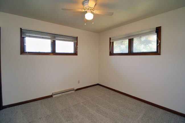 Building Photo - Delightful 3 Bedroom Mid-Century Ranch Hom...