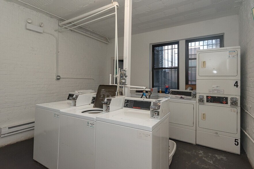 Building Photo - 2402 N Kedzie