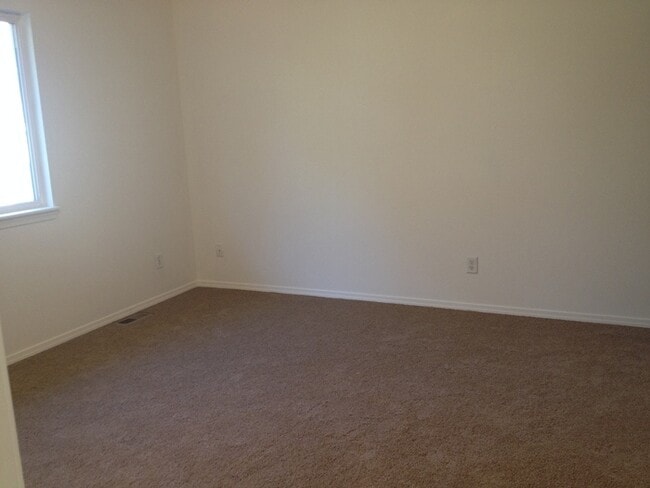 Building Photo - Three Bedroom Duplex in Greeley