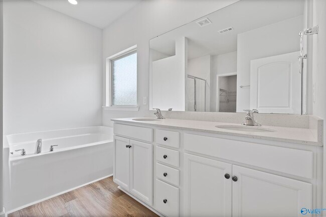 Building Photo - 510 Solstice Cir SW
