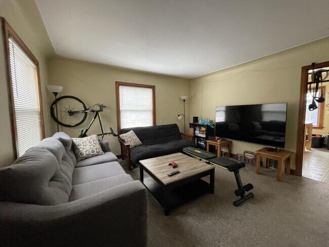 Building Photo - 1323 N 21st St