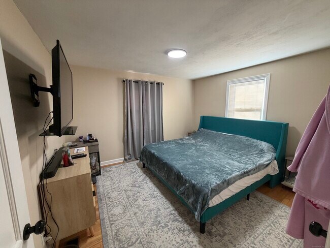 Building Photo - 128 Harlan St