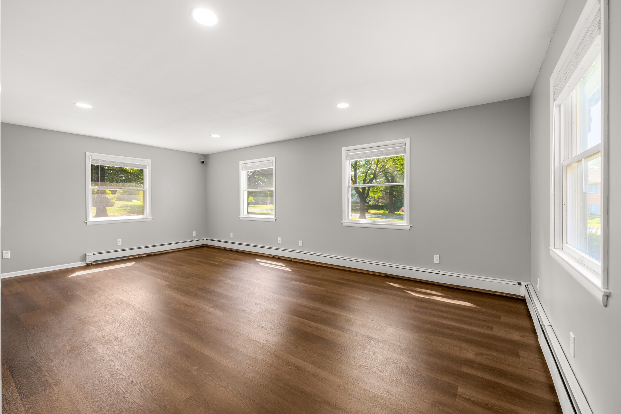 Building Photo - 3250 Vista Dr