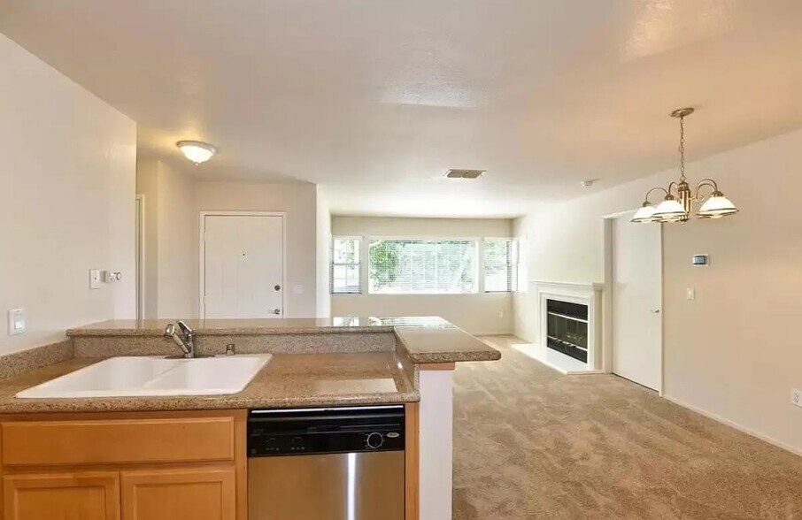 Building Photo - 2915 N Texas St
