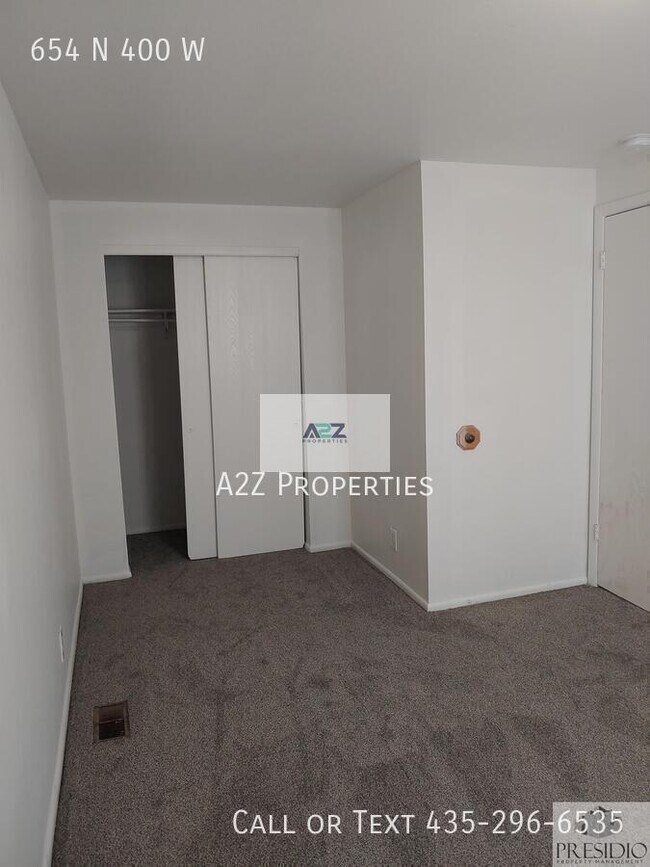 Building Photo - 654 N 400 W St