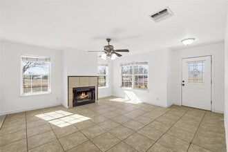 Building Photo - 201 Green Oaks Loop