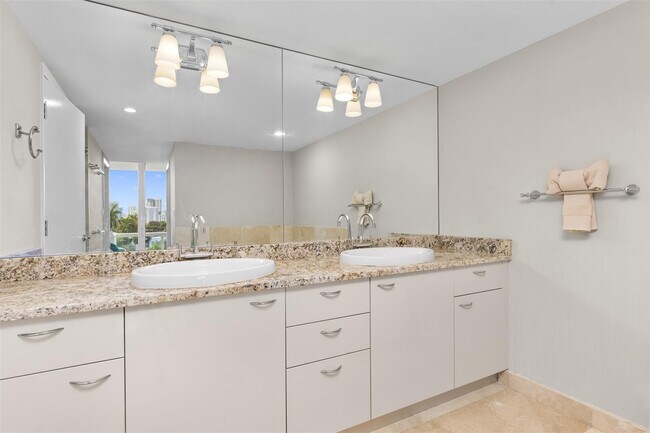 Building Photo - 45 Hendricks Isle