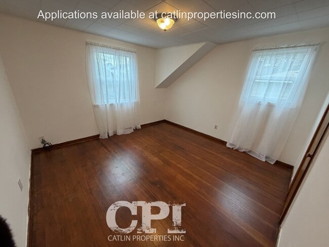 Building Photo - 405 6th Ave N