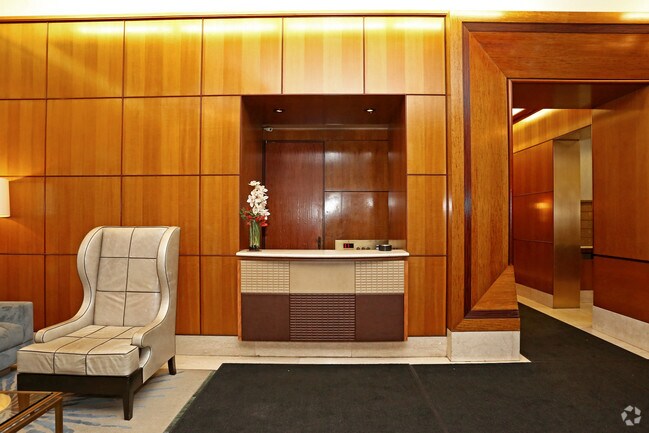 Lobby Photo - The Sagamore