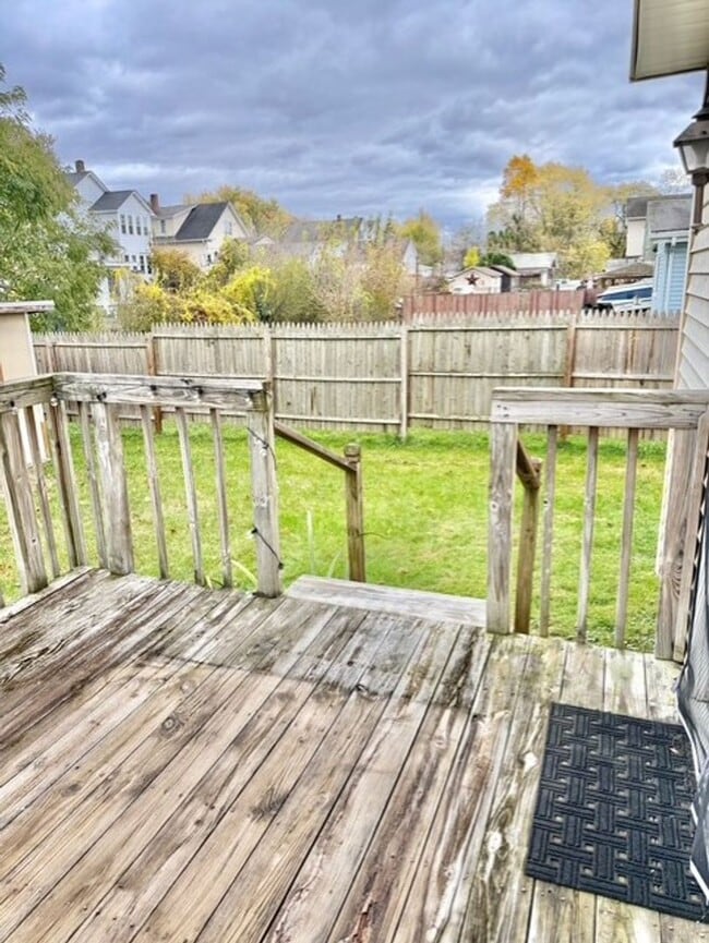 Building Photo - 120 Hinsdale St