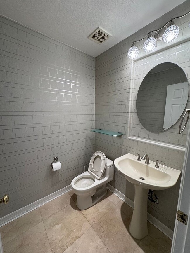 Building Photo - Stunning Home with Panoramic Views in Port...