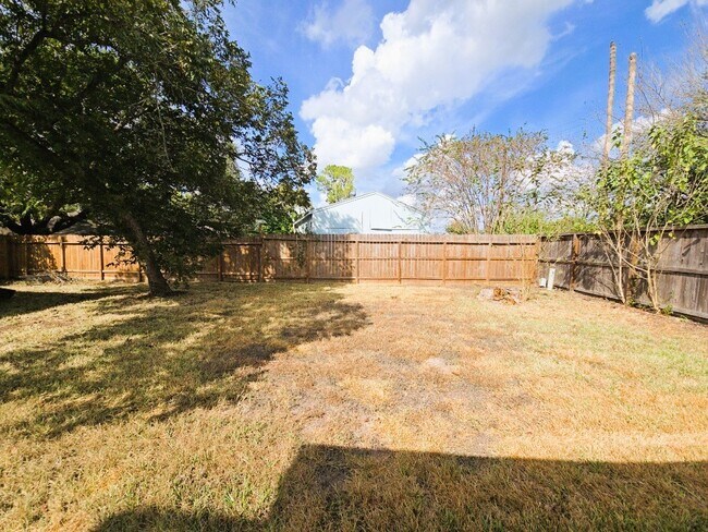 Building Photo - 3810 R V Mayfield Dr