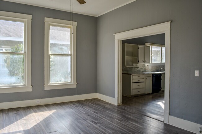 Building Photo - 2416 Highland Ave