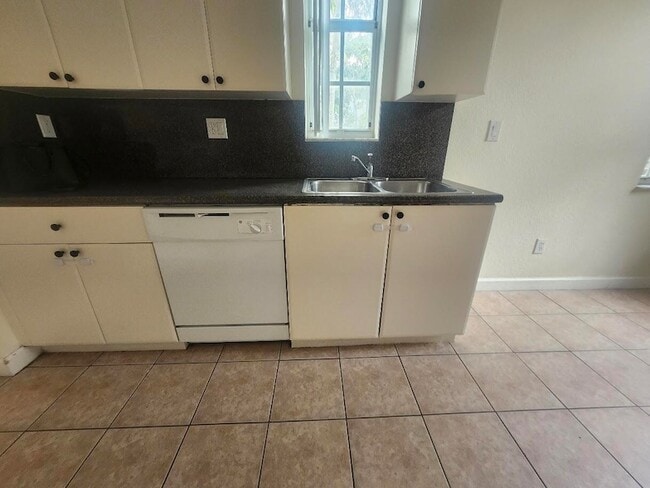 Building Photo - 3408 Shoma Dr