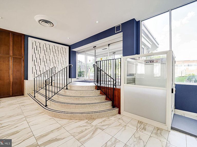 Lobby - 4600 Duke St