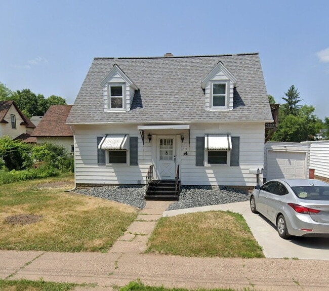 Building Photo - 1 Bedroom, 1 Bathroom Upper Duplex in Thir...