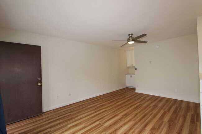 Building Photo - 3532 Meade Ave
