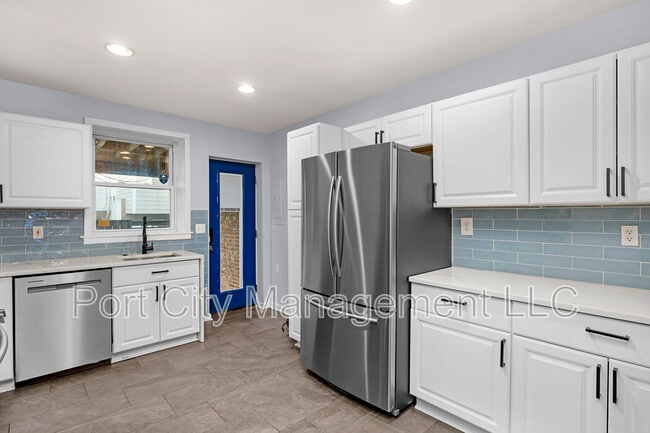 Building Photo - 702 S Bouldin St