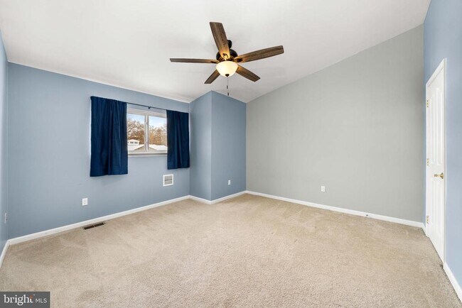 Building Photo - 806 Waters Edge Dr