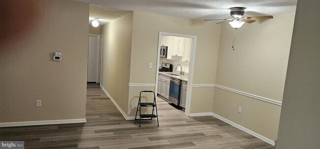 Primary Photo - 10725 West Dr