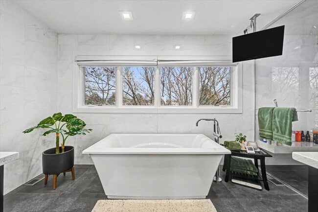 Building Photo - 2076 Valley Lo Ln