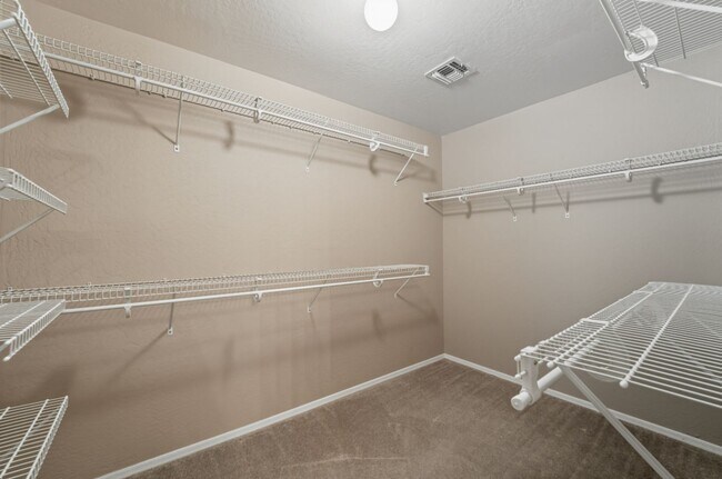 Building Photo - Stunning 3-bedroom, 2.5-bathroom home in t...