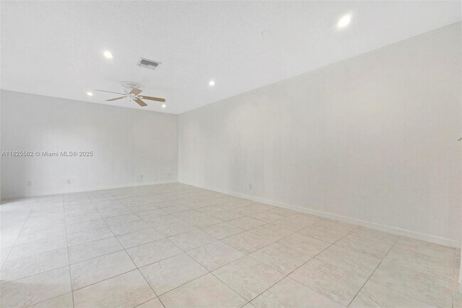 Building Photo - 11066 Longboat Dr