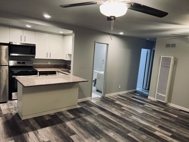 Building Photo - 3826 Monroe Ave