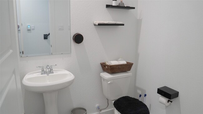 Building Photo - 2913 Crown Gate Dr